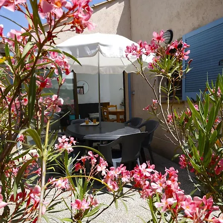 ホリデーパーク Village De - Le Sentier Des Pins 3*