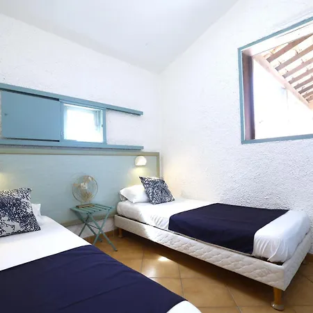 Village De - Le Sentier Des Pins ホリデーパーク 3*